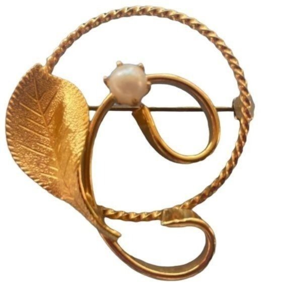 Vintage Jewelry - VINTAGE BROOCH 1960'S GOLD TONE LEAF WITH PEARL